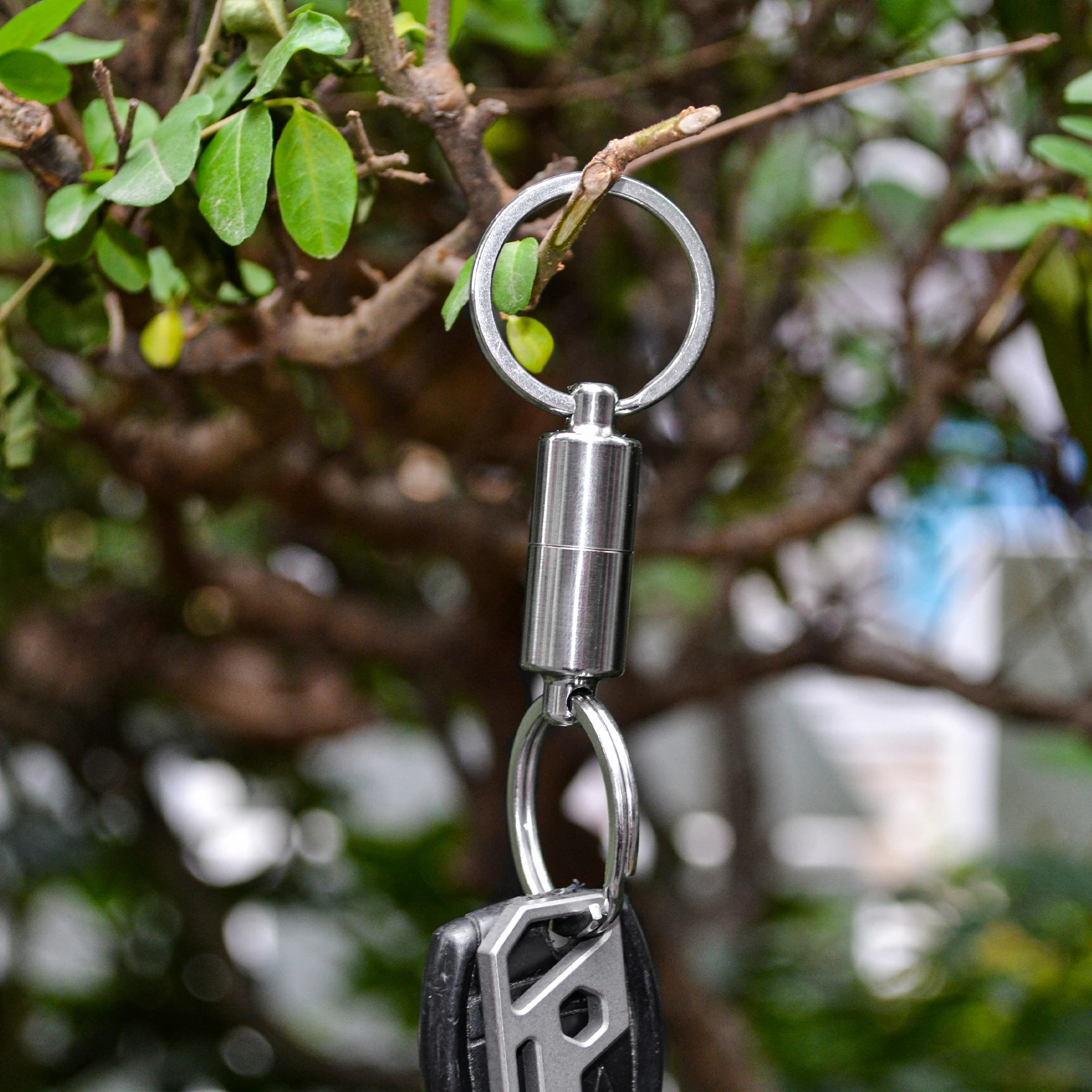 Titanium Alloy Keychain EDC ，MagConnect Quick, Secure Key