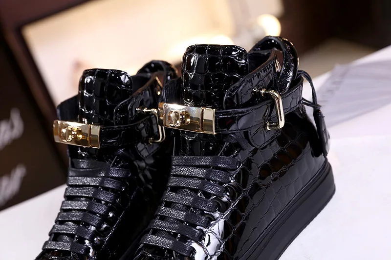 Осенние женские кроссовки с высоким берцем повседневная обувь со скрытой подошвой черные и красные кроссовки из натуральной кожи