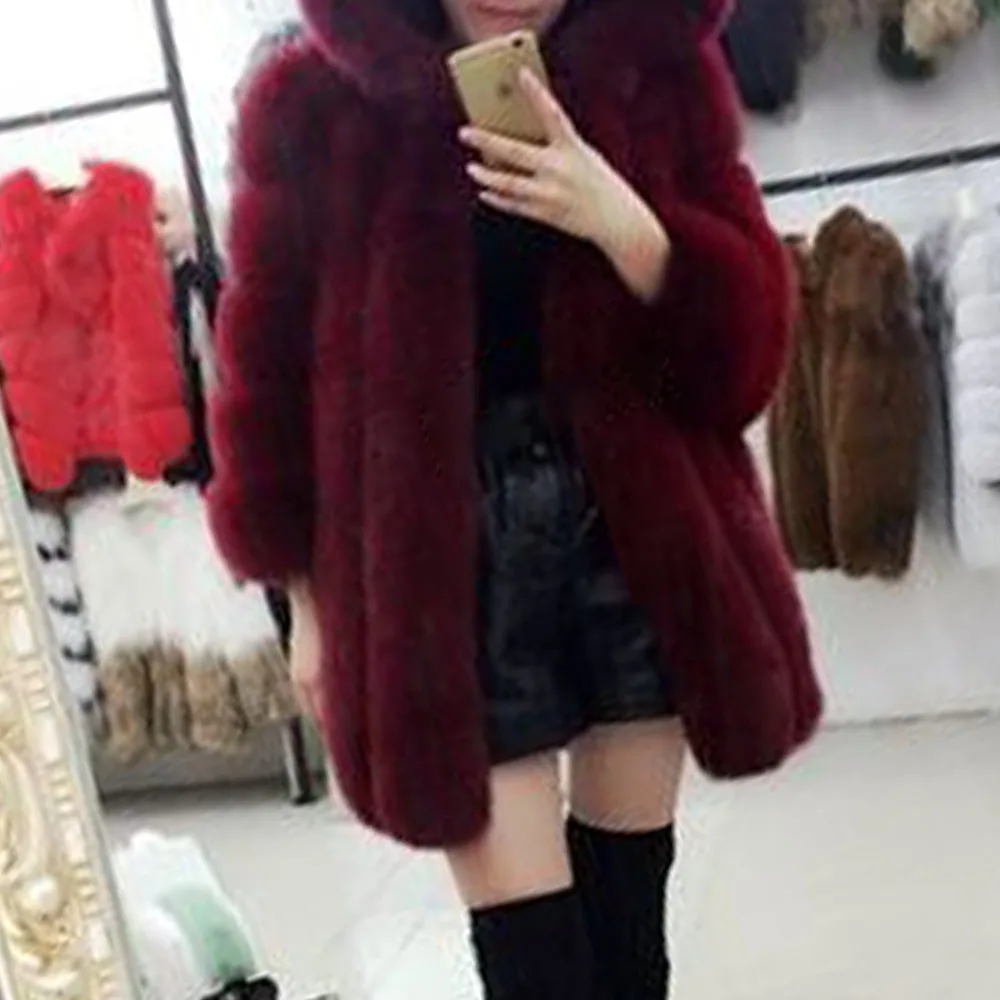 Женское пальто из искусственного меха