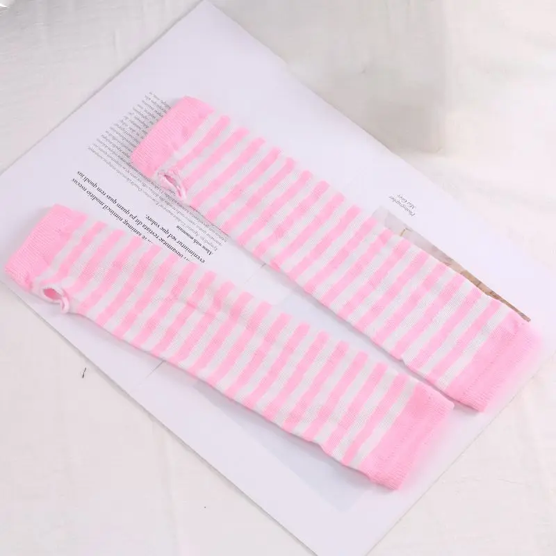 P Women's Korean version of the warm long gloves arm sets wholesale classic black white striped finger cotton long wristband - Цвет: P