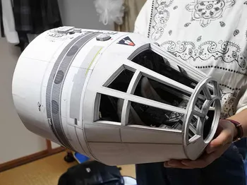 

Paper Craft Falcon capsule DIY