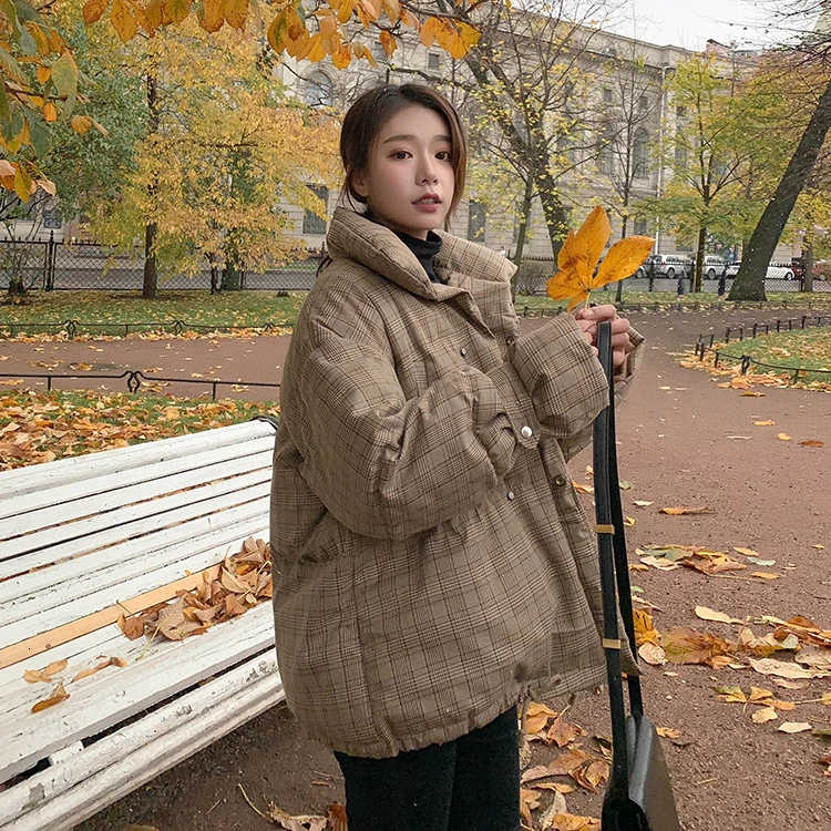 Женская короткая хлопковая клетчатая длинная куртка на пуговицах свободное