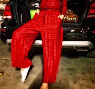 Красный Новые Miyake плиссированные и универсальные модные свободные капри больших размеров супер удобные повседневные брюки для женщин - Цвет: Красный
