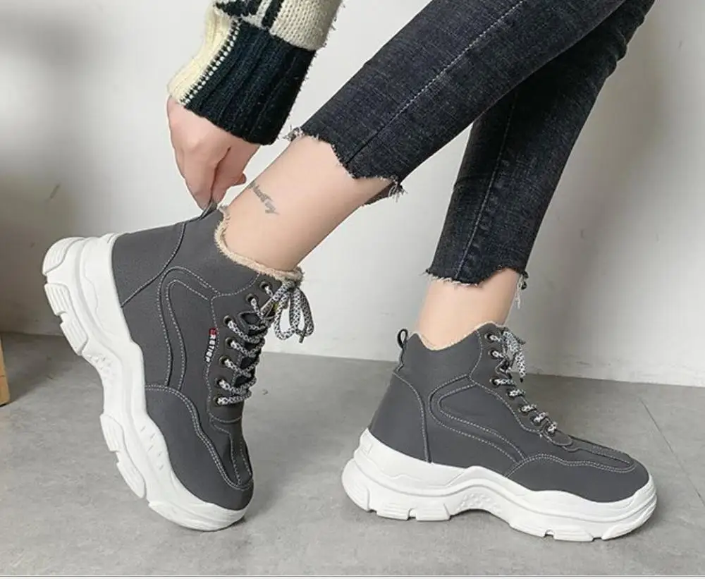 Короткие ботинки; женские кроссовки; зимние плюшевые теплые модные зимние ботинки на толстой платформе с кружевом; женские ботильоны из флока для отдыха - Цвет: gray