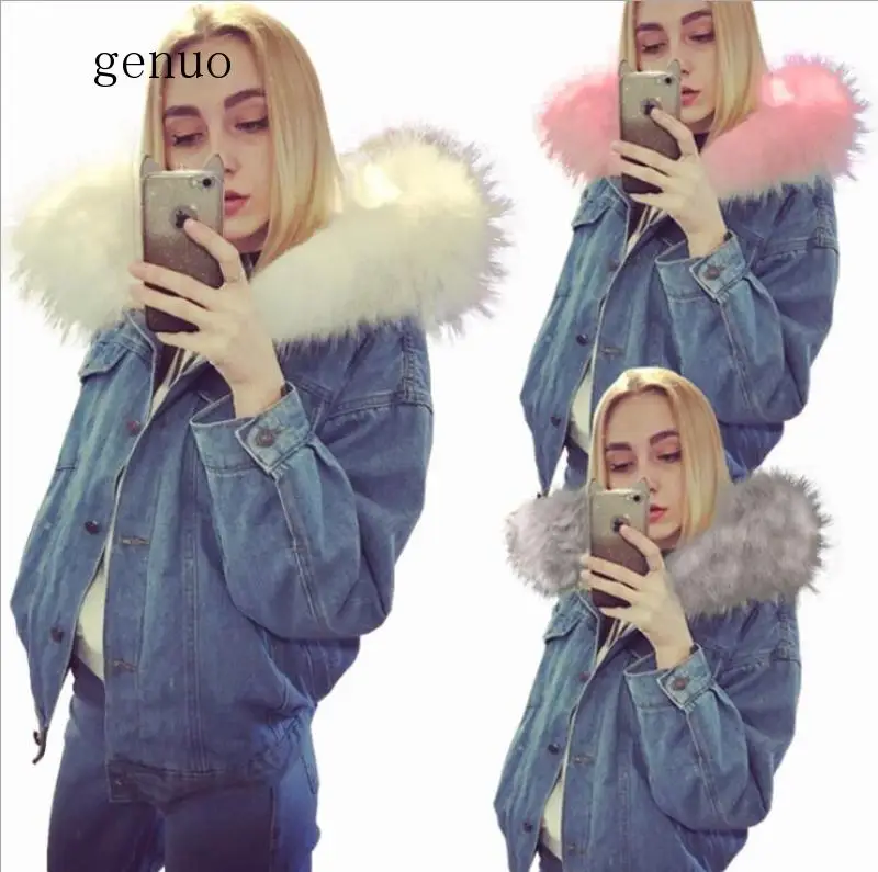 

Куртка женская зимняя короткая из хлопка с большим меховым воротником и капюшоном