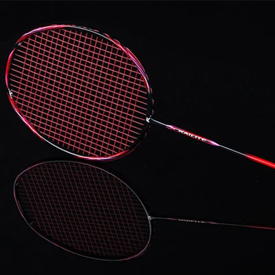 Красный Professional Ultarlight 8U 66g Full Carbon Fiber Badminton Racket Strung Racquet With Strings Bag Padel Offensive Type For Adult - Цвет: Красный
