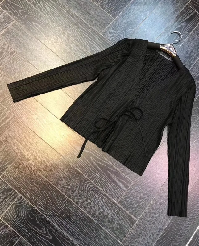 Горячая Miyake складывающийся двойной v-образным вырезом с длинным рукавом складывающийся модный шнурок Пальто