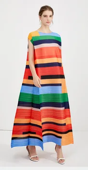 

One Free Size Loose Dresses 2020 Women's Fashion Striped Contract Colours Dress Pleats Materials Summer Runway Dresses