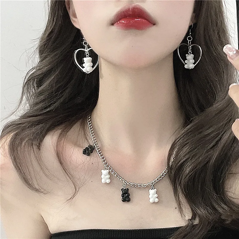 2107147 (1)黑白小熊软糖项链金属爱心果冻熊耳饰可爱