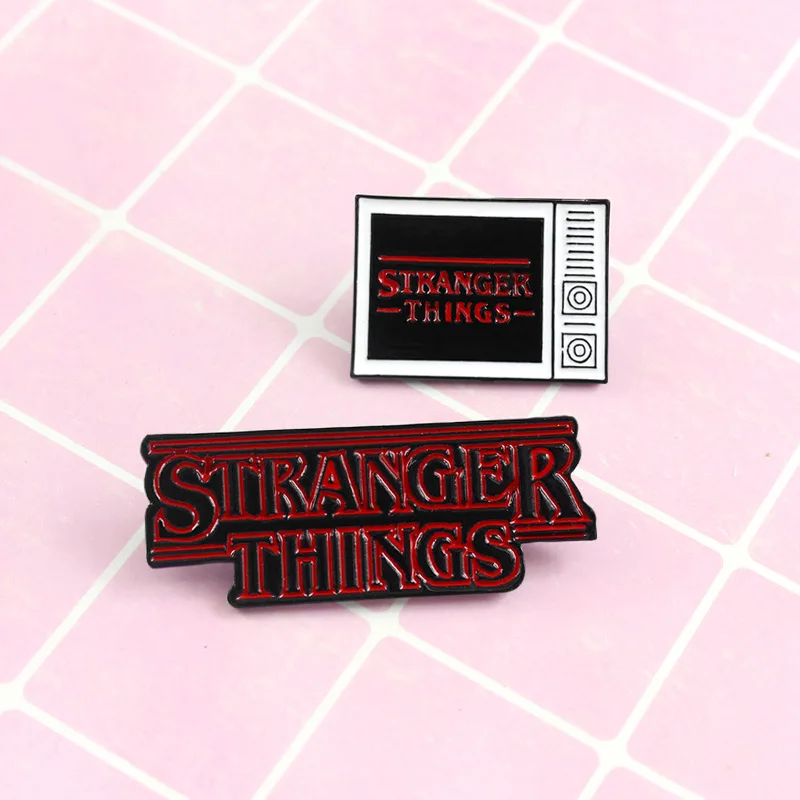 

2 Pieces Pack TV Show Strange Things Brooch Pin Badge Classic Film Party Gift Kids Fans Christmas