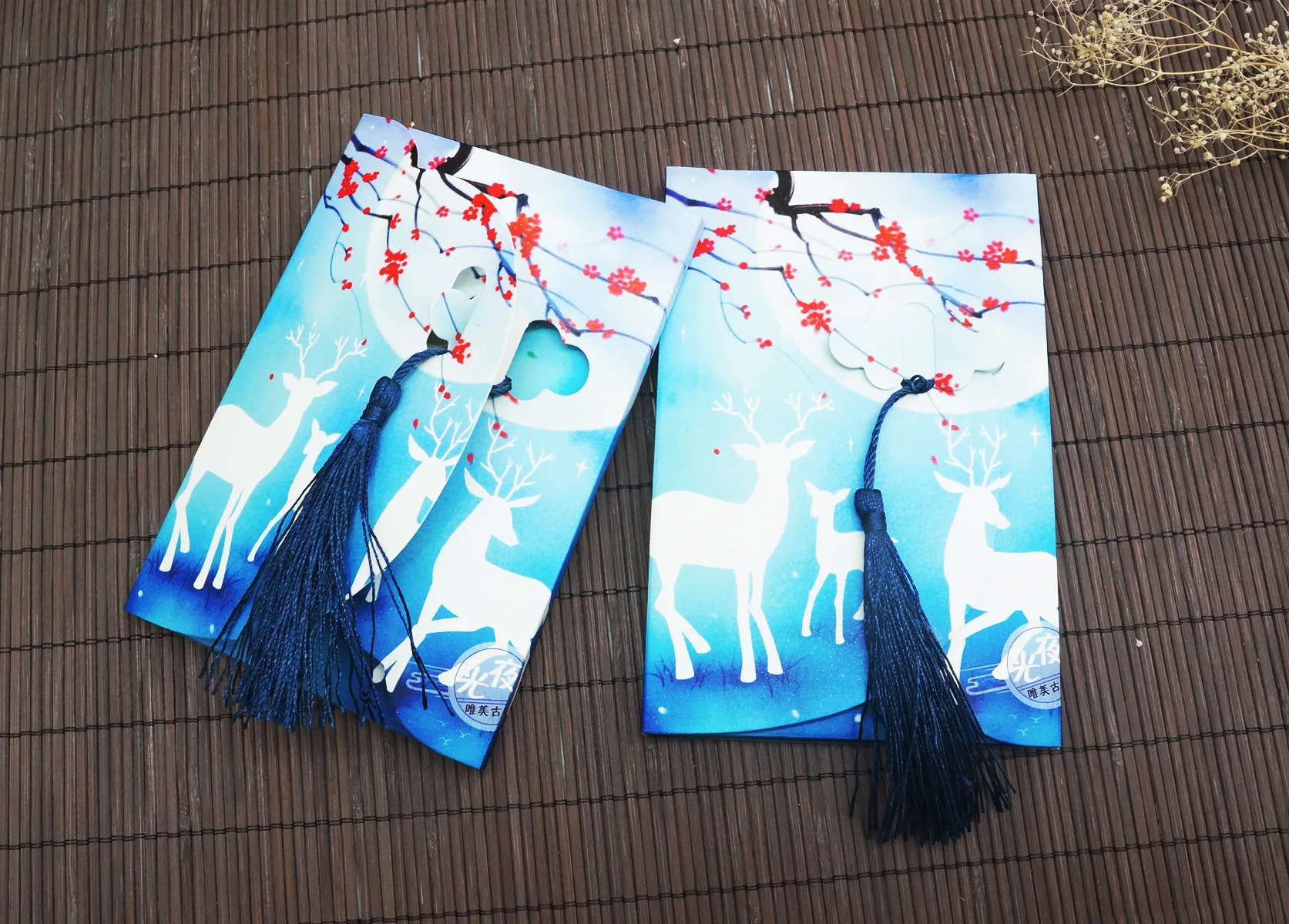 Origional Hand-Painted Chinese-style Antique Style Features Hand-Painted Christmas Reindeer Night Light Holiday Suit Card Postca