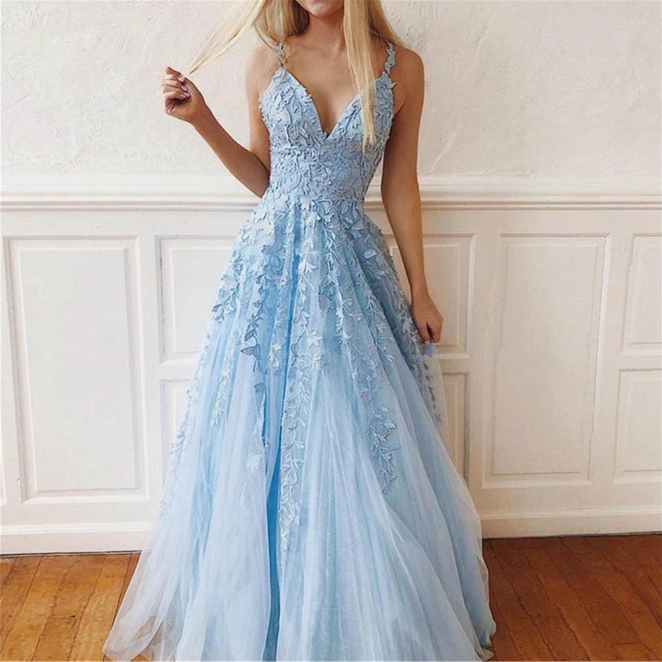 Light Blue Pretty Homecoming Dresses V-Neck Sleeveless Tulle A-line Lace Appliques Women Formal Long Evening Prom Elegant Gowns