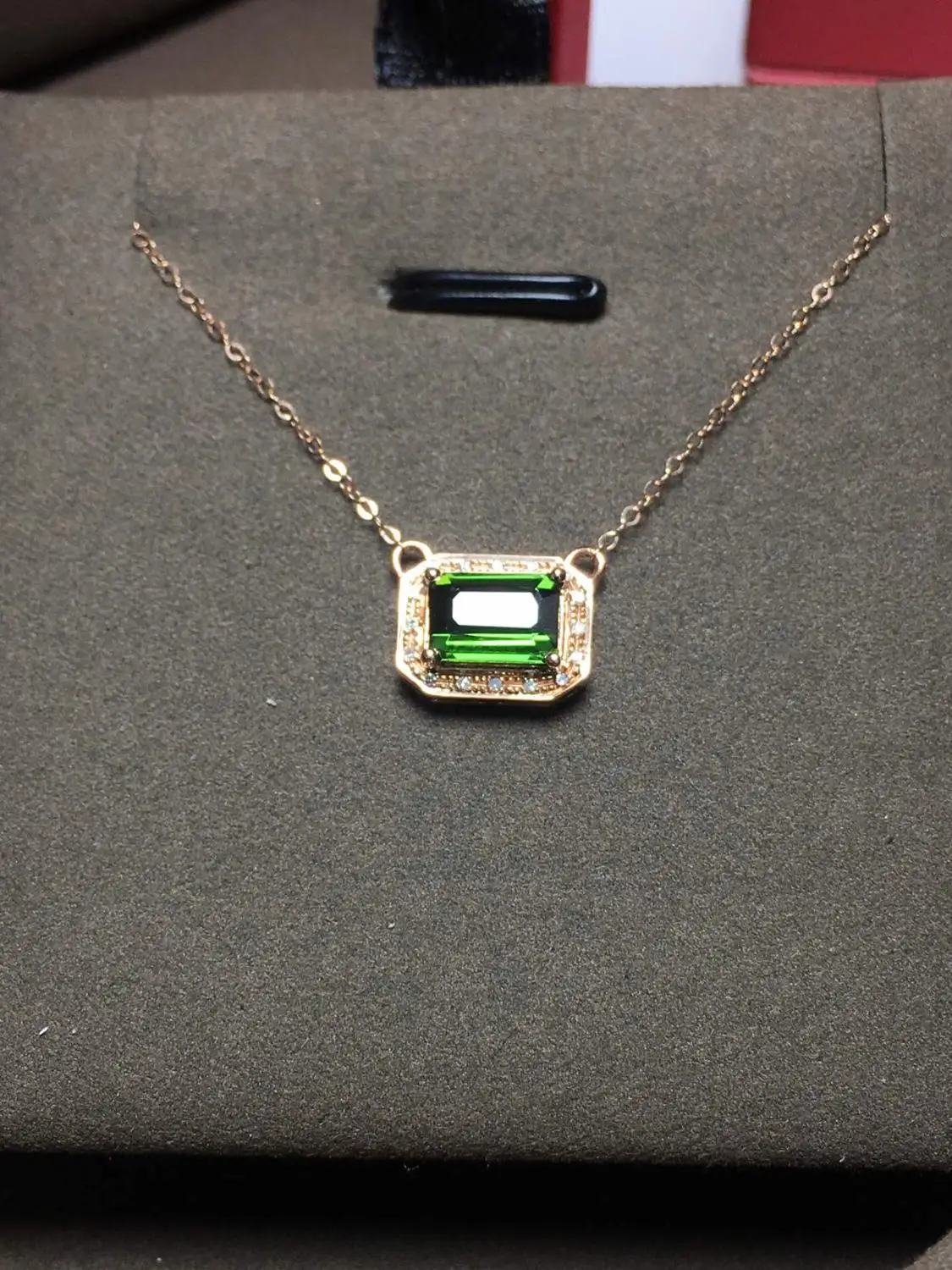 

Fine Jewelry High Chic 100% Natural Green Tourmaline Gemstone 0.98ct Pendant Vintage Torques Pendants Neckalces for Women