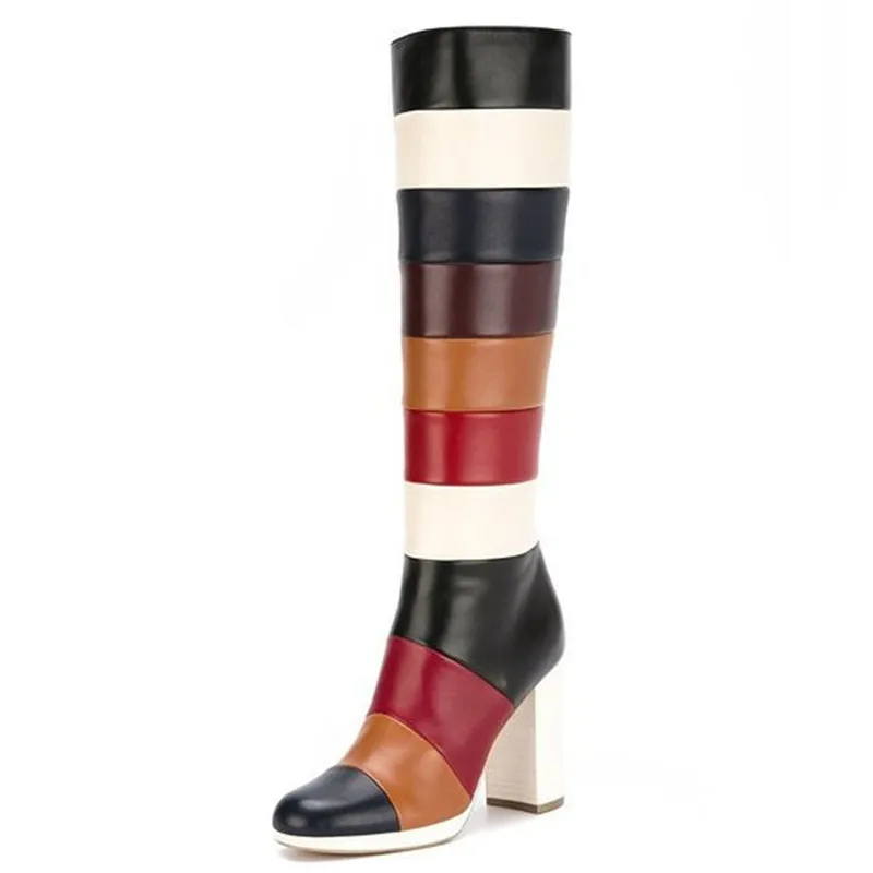 Цветные высокие сапоги в полоску; женские зимние сапоги с круглым носком; модные высокие сапоги в стиле пэчворк на высоком квадратном каблуке; цвет радуги; Botas