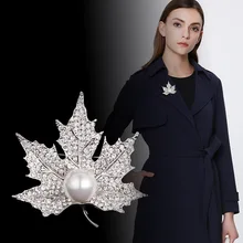 Korean Metal Leaves Brooch Lapel Pin Badge Simple Rhinestone Pearl Maple Leaf Corsage Suit Sweater Brooches Women Accessories