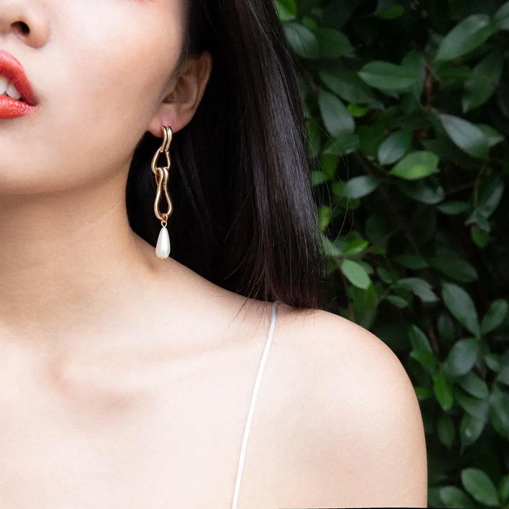 

Trend Simple Irregular Alloy Earrings Personalized heart-shaped creative earrings female Oceanic temperament pearl earrings