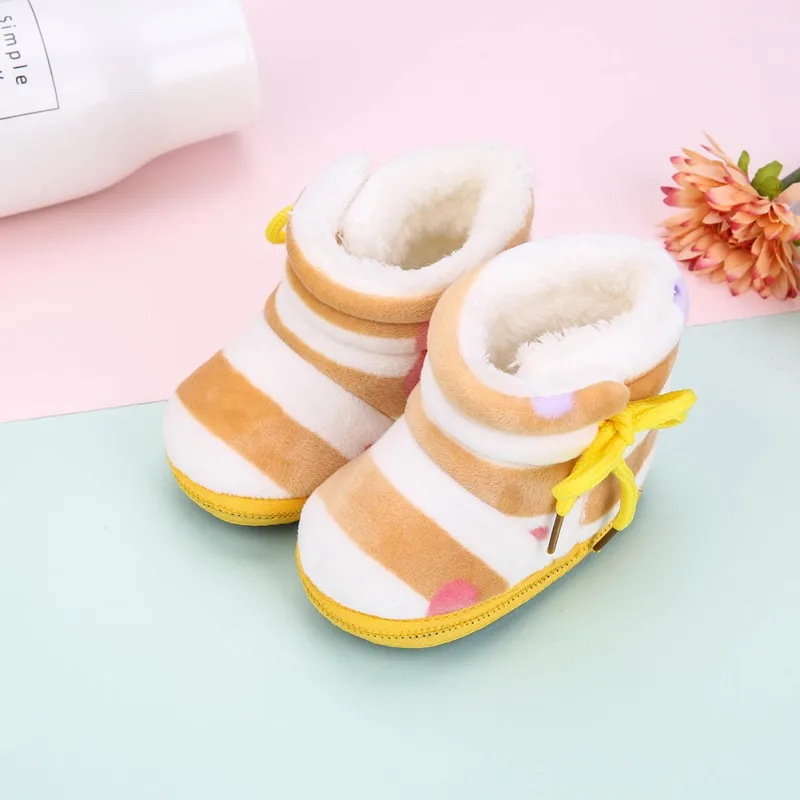 Пинетки для новорожденных; зимние ботинки для малышей с кисточками; обувь для маленьких девочек; очень теплые ботинки на меху; мягкая подошва; нескользящие ботиночки - Цвет: 58YC