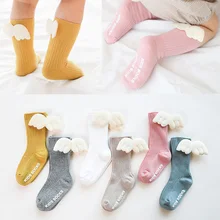 Хлопковые носки в рубчик для маленьких девочек зимние короткие детские носки до колена с крыльями ангела для новорожденных гетры для малышей, детская одежда