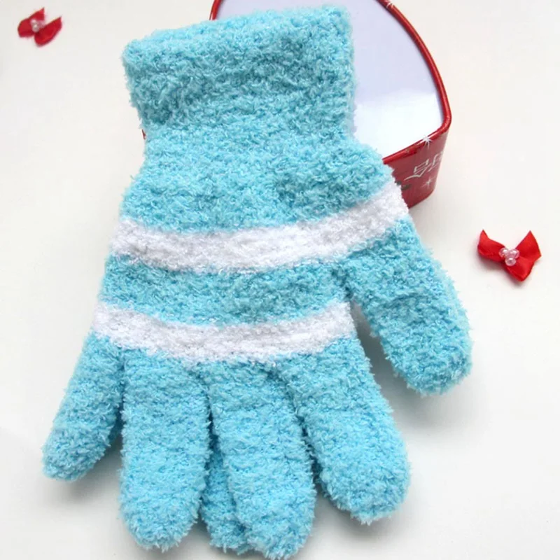 Милые перчатки для мальчиков и девочек, перчатки для рук, теплые зимние Бархатные перчатки кораллового цвета, случайный цвет