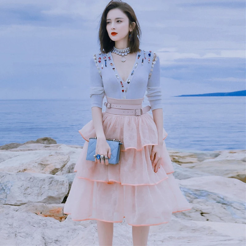 

High Quality Elegant Woman 2 Piece Set V-nick Long Sleeve Diamond Knitted Tops High Waist Mesh Pink Skirts Two Piece