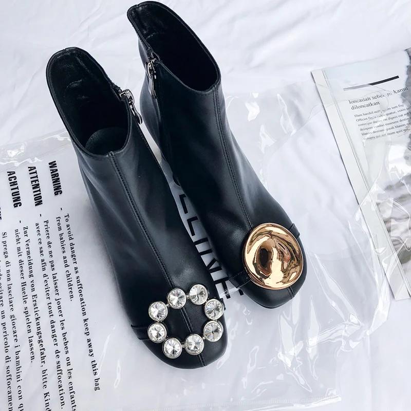 Scarpe donna/Женская обувь; женские ботинки с металлическим украшением; ботинки на молнии с круглым носком; chaussures femme; ботильоны на высоком каблуке - Цвет: AS SHOW-Plush