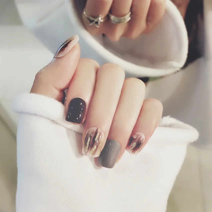 

Hot Sale Full Cover False Nails with Rivets Designs 24 pcs/set Artificial Taro Fake Nails Press on Nails Short Natural Tips