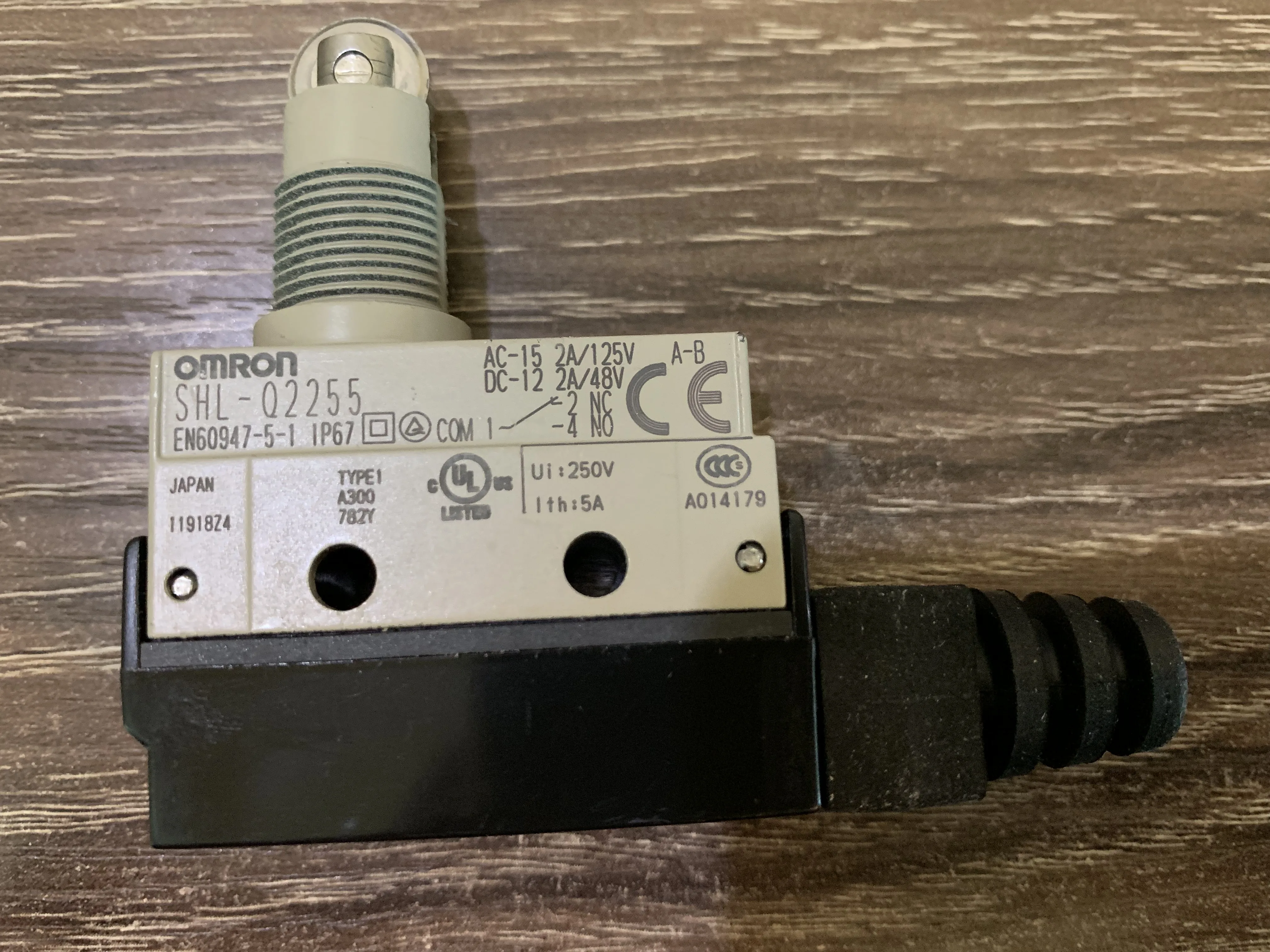 Omron микро переключатель SHL-Q2255 концевой выключатель AC-15 2а/125В DC-12 2а/48В |