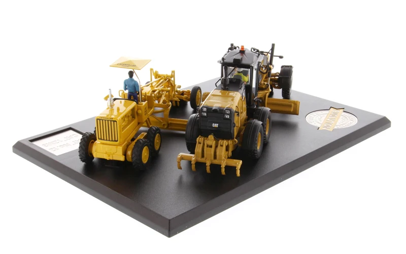 Nova escala DM 1/50 CAT no. 12 12M3 Motor Grader (Circa 1939