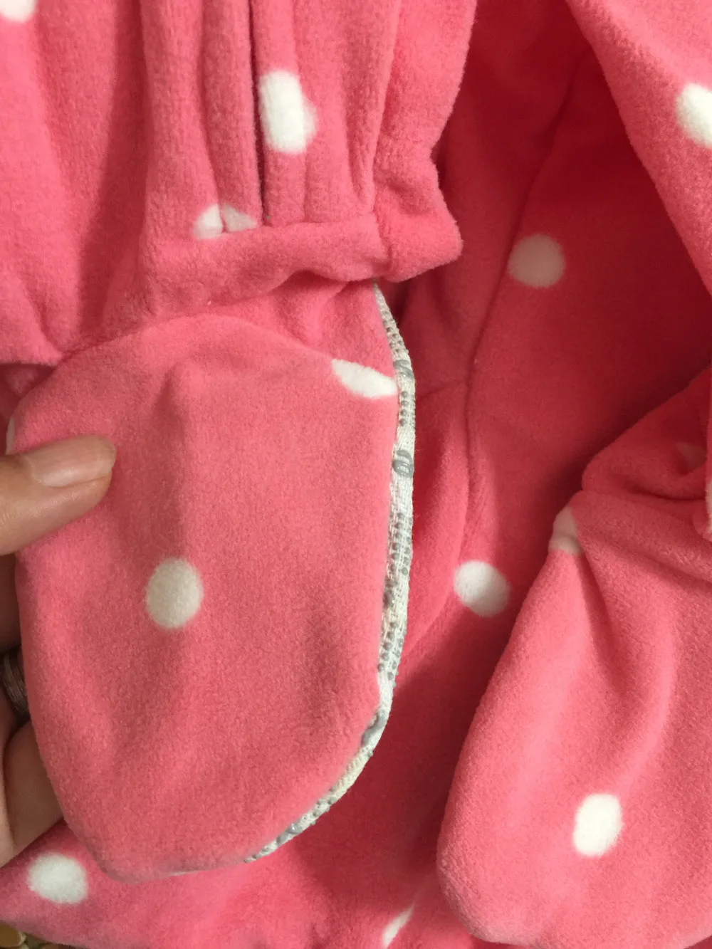 Цельный комбинезон из микрофлиса для девочек, теплый спальный костюм в розовый горошек с обезьянкой для маленьких девочек 2 лет