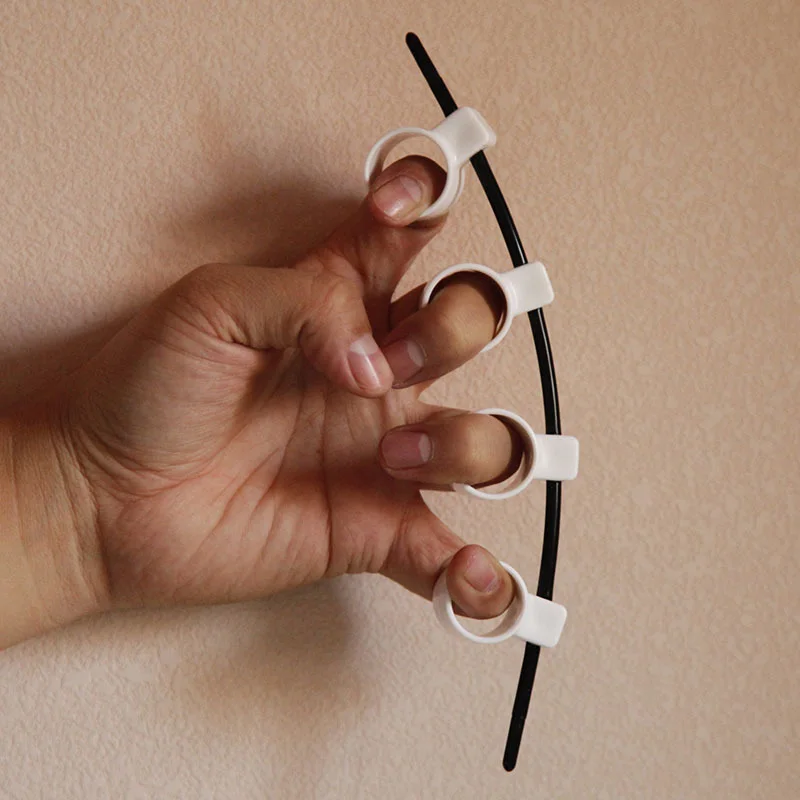 Newly Finger Expander Adjustable Finger Stretcher Expansion for Guitar Beginner SD669