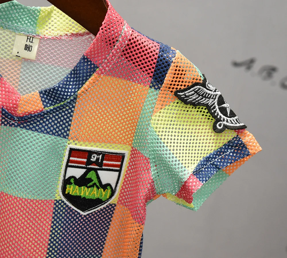 Комплект одежды для мальчиков, летняя модная цветная крутая сетчатая Детская футболка с дырками+ шорты комплект из 2 предметов, красивый повседневный Детский комплект, z32