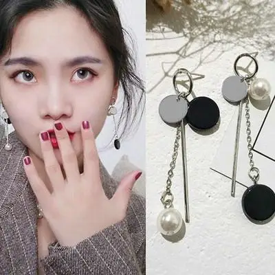 

Korean Version Of The Fashion Simple Round Piece Of Pearl Sticks Asymmetric Tassel Earrings Temperament Personality Earrings