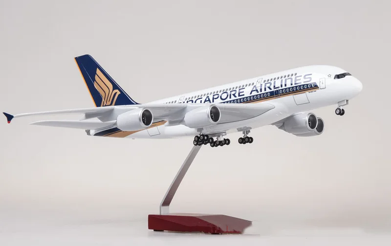 1: 160 самолет Airbus A380 Сингапур Авиакомпания модель светодиодный светильник и колеса литой пластик смолы самолет для сбора - Цвет: Normal