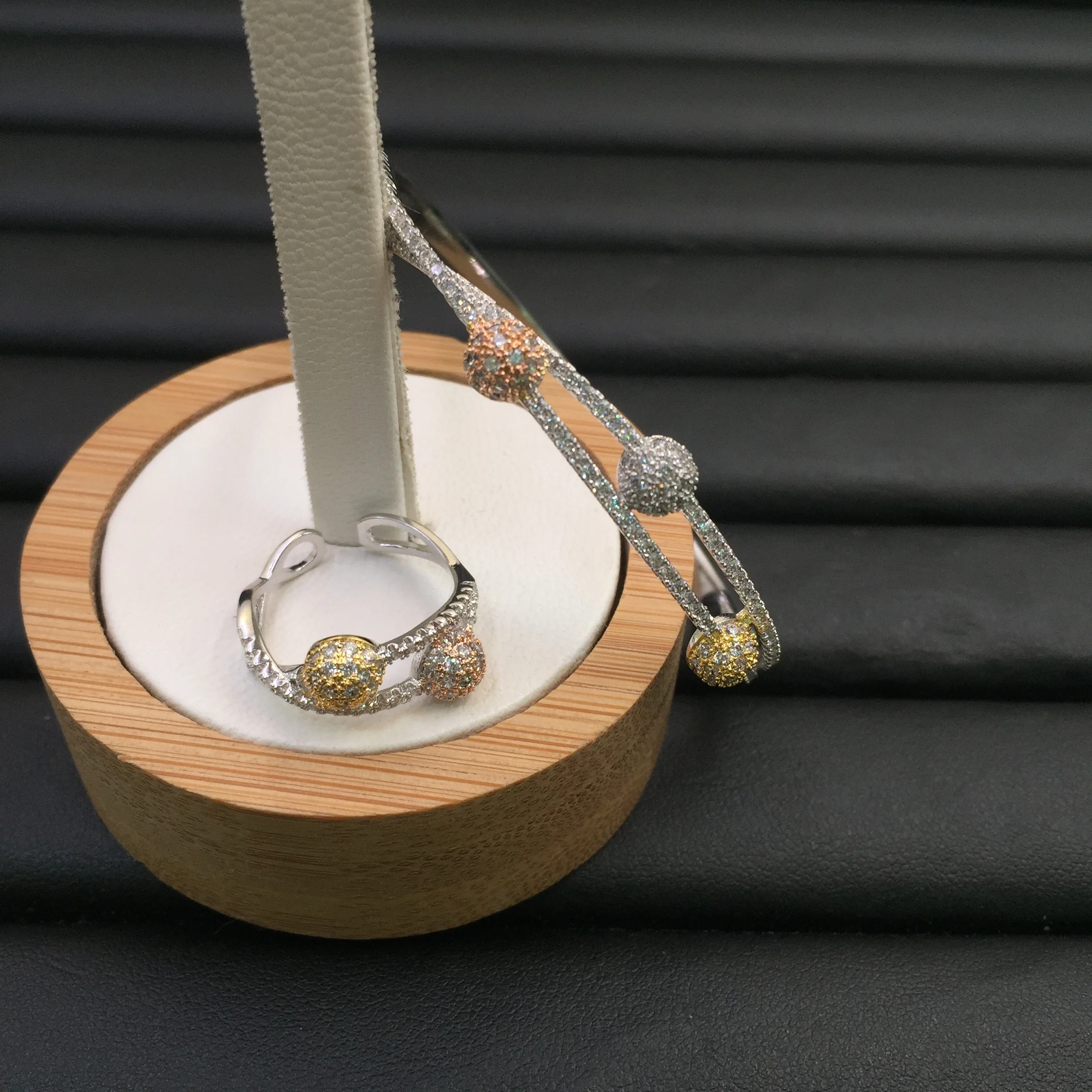 

Lanyika Fashion Jewelry Graceful Geometric Figure Ball Bangle With Ring Banquet Daily Best Gift
