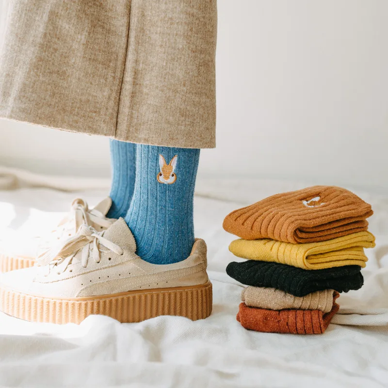 Осенне зимние женские носки с вышивкой и мультяшным Кроликом теплые утепленные