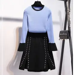 Элегантный женский осенний вязаный комплект из двух предметов, синий свитер с круглым вырезом и рукавами-колокольчиками, топы с заклепками