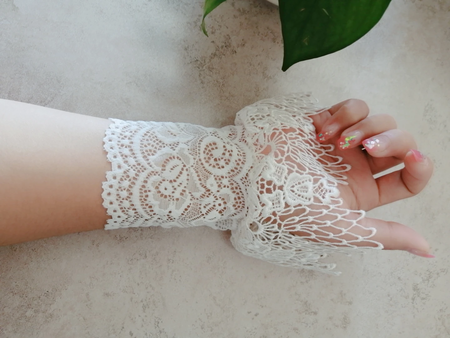 Свадебные перчатки ручной работы с изящной многослойной кружевной отделкой, эластичные женские свадебные перчатки без пальцев, вечерние аксессуары