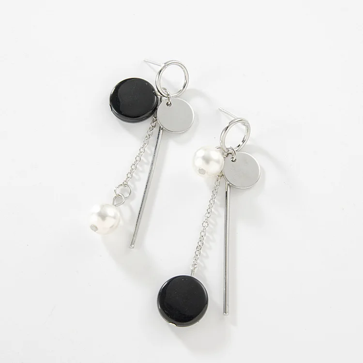 

Korean Version Of The New Simple Fashion Round Pearl Sticks Asymmetric Tassel Earrings Female Personality Earrings Wholesale