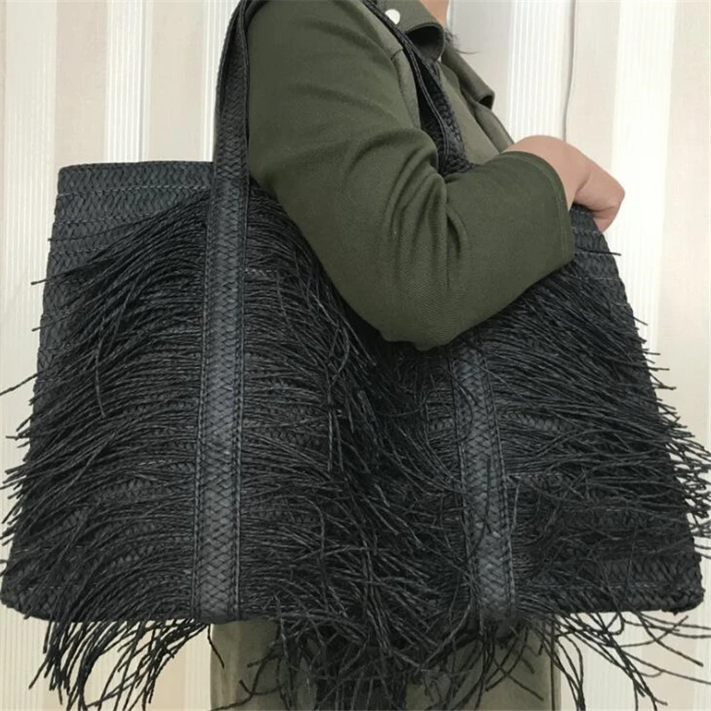 

Tassel Straw Bag Luxury Woven Tote Bags for Women Large Capacity Handmade Woven Shoulder Bag 2021 Summer Khaki Color Beach Bag