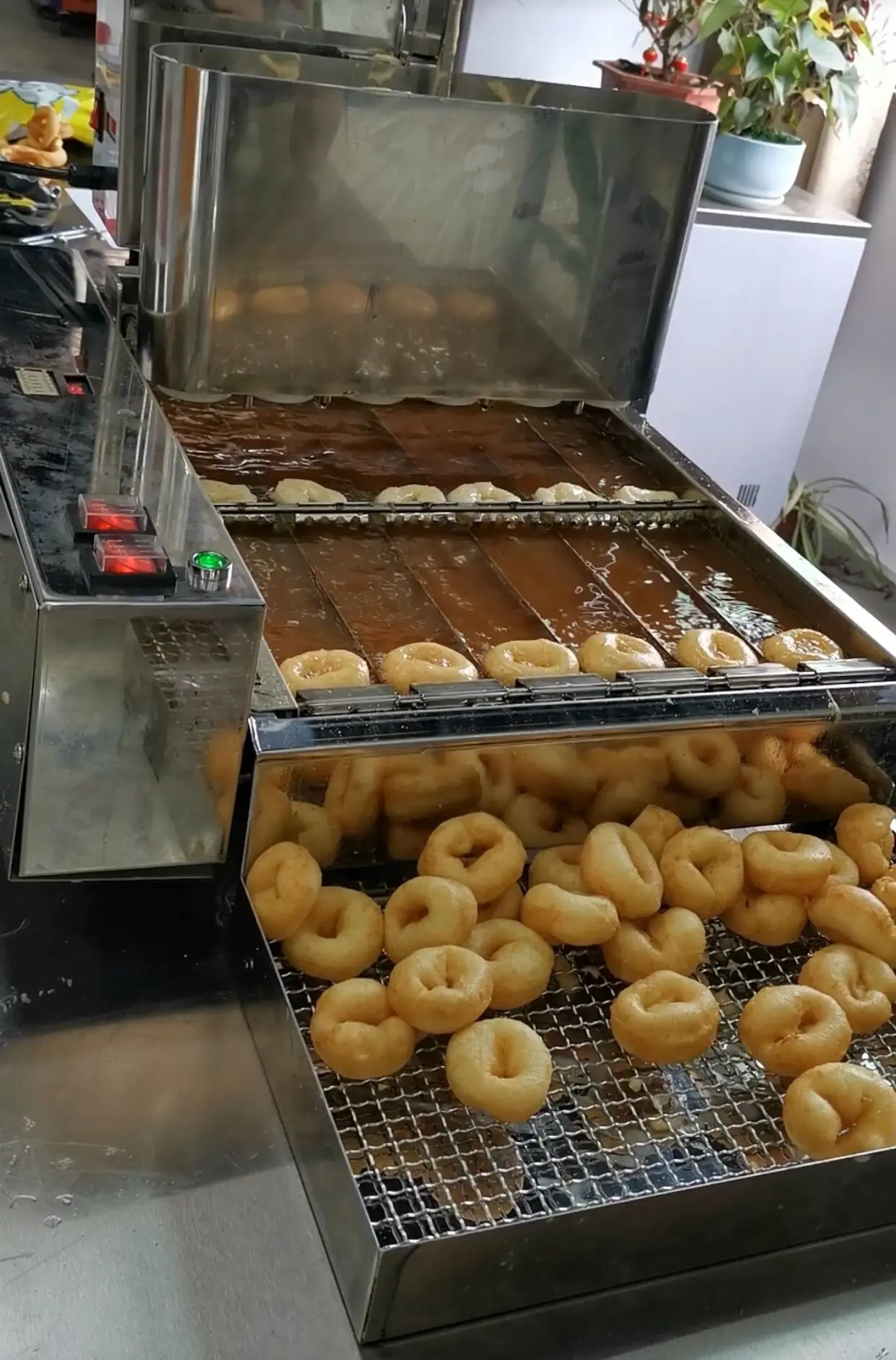 Коммерческих автоматическая машинка для пончиков мини машина по изготовлению пончиков/прибор для приготовления пончиков/аппарат для обжарки пончиков