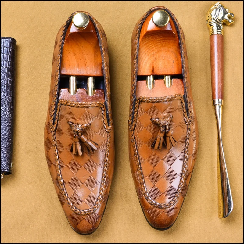 Новые модные мужские мокасины с кисточками; повседневная обувь из натуральной кожи; удобные лоферы с острым носком; слипоны ручной работы; мужская обувь на плоской подошве; SS577