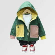 INS/Лидер продаж, куртки для маленьких мальчиков однотонная осенне-зимняя куртка в Корейском стиле с большими карманами для детей от 0 до 5 лет Тренч с капюшоном для мальчиков