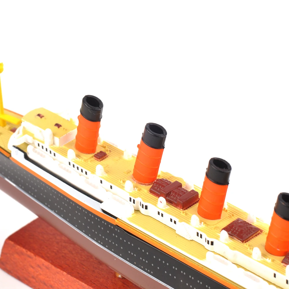 Дешевые детские игрушки 1/1250 шкала литья под давлением RMS lusitana паровой корабль дисплей Круизный корабль модель автомобиля игрушка для коллекции подарок