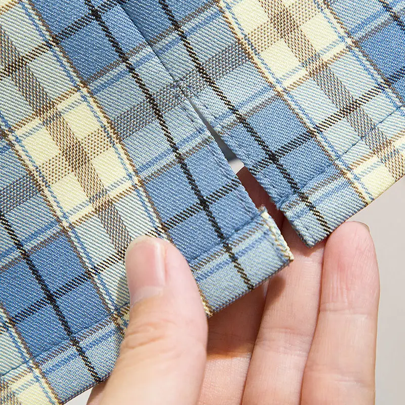 Женский комплект из футболки и мини юбки короткая трикотажная футболка в клетку