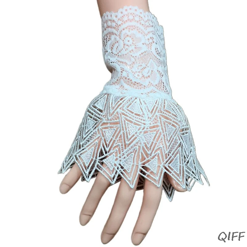 2 Women Hollow Out Embroidery Triangle Lace Horn Cuff Sunscreen Fake Sleeve Gloves - Цвет: 2