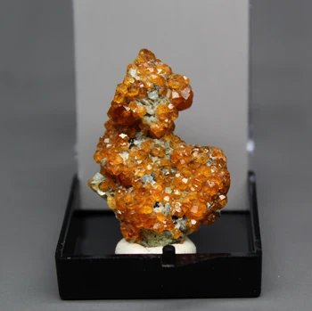 

100% natural Garnet mineral specimen stones and crystals healing crystals quartz gemstones free shipping Free box