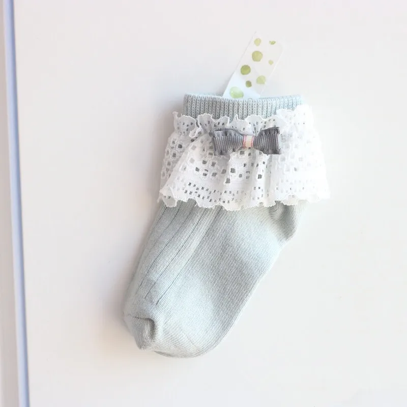 Хлопковые носки для маленьких девочек носки принцессы с кружевным бантом и оборками Мягкие короткие носки для малышей Детские однотонные весенне-осенние носки для детей возрастом от 1 года до 5 лет