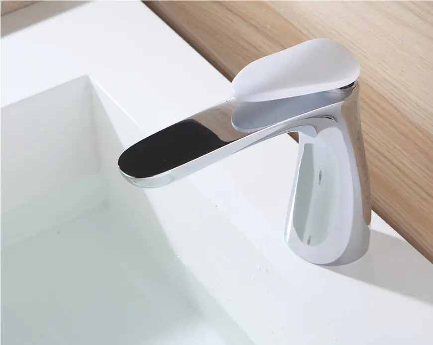 Vidric New Chrome Bathroom Basin Faucet Single Handle Single Hole Mixer Tap Deck Mounted Waterfall Hot And Cold Tap Sink Faucet