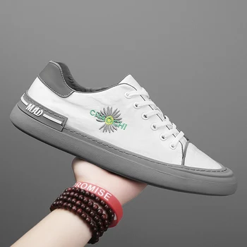 

Fashion Men Casual Shoes Light Breathable Flats Shoes Outdoor Non-slip Men Sneakers Summer Trend New Men Shoes Zapatillas Hombre