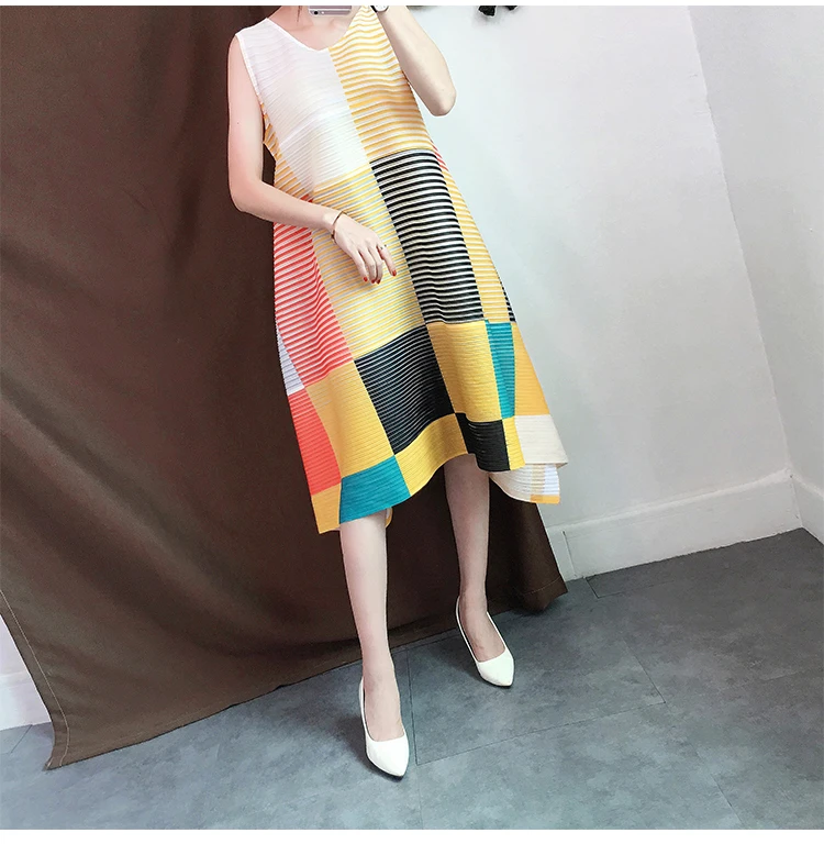 A-Line красочные Miyake плиссированное платье Высокое качество, высота до середины голени, в клетку без рукавов Свободный Повседневный летние платья для женщин; Большие размеры